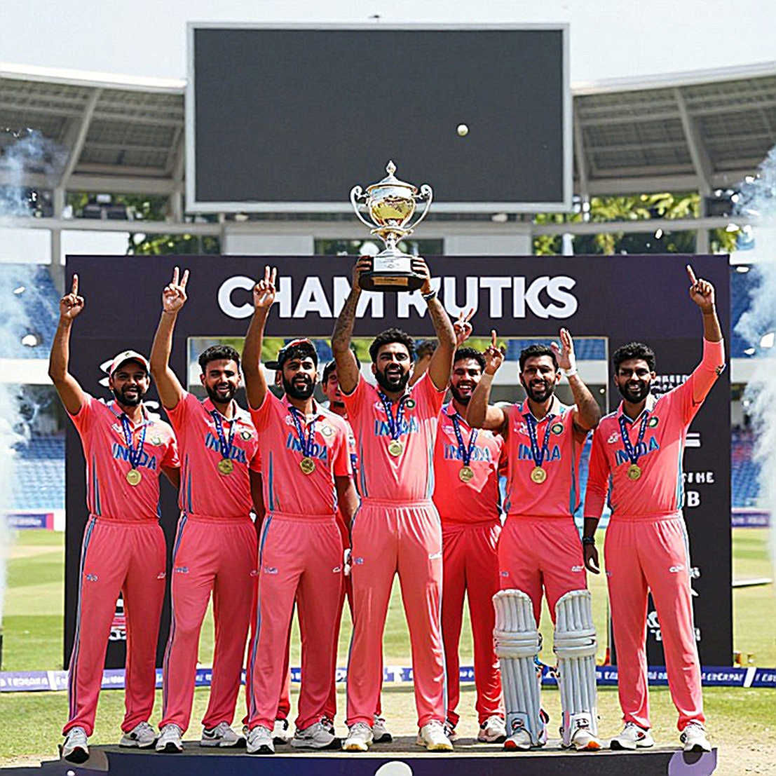 মিরপুরের গ্লাভস পরীক্ষা: মুশফিকের তর্জনী, হৃদয়ের অপরীক্ষিত সমীকরণ আর ডব্লিউটিসির সংকীর্ণ দরজা