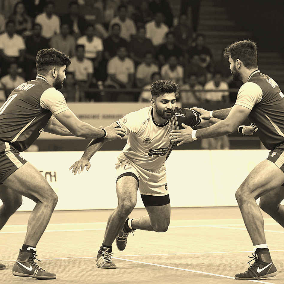 ছয় ফুটের লাফ, আড়াই কোটি টাকার ওজন: পবন শেরাওয়াতের রেইড যখন হিসাবের বাইরে চলে যায়