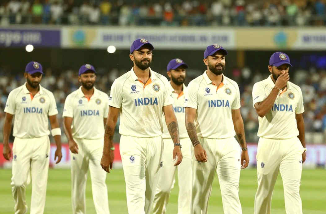 মুশফিক ছাড়া মিরপুর: বাংলাদেশ যে ইনিংসটা এখনো শুরু করেনি